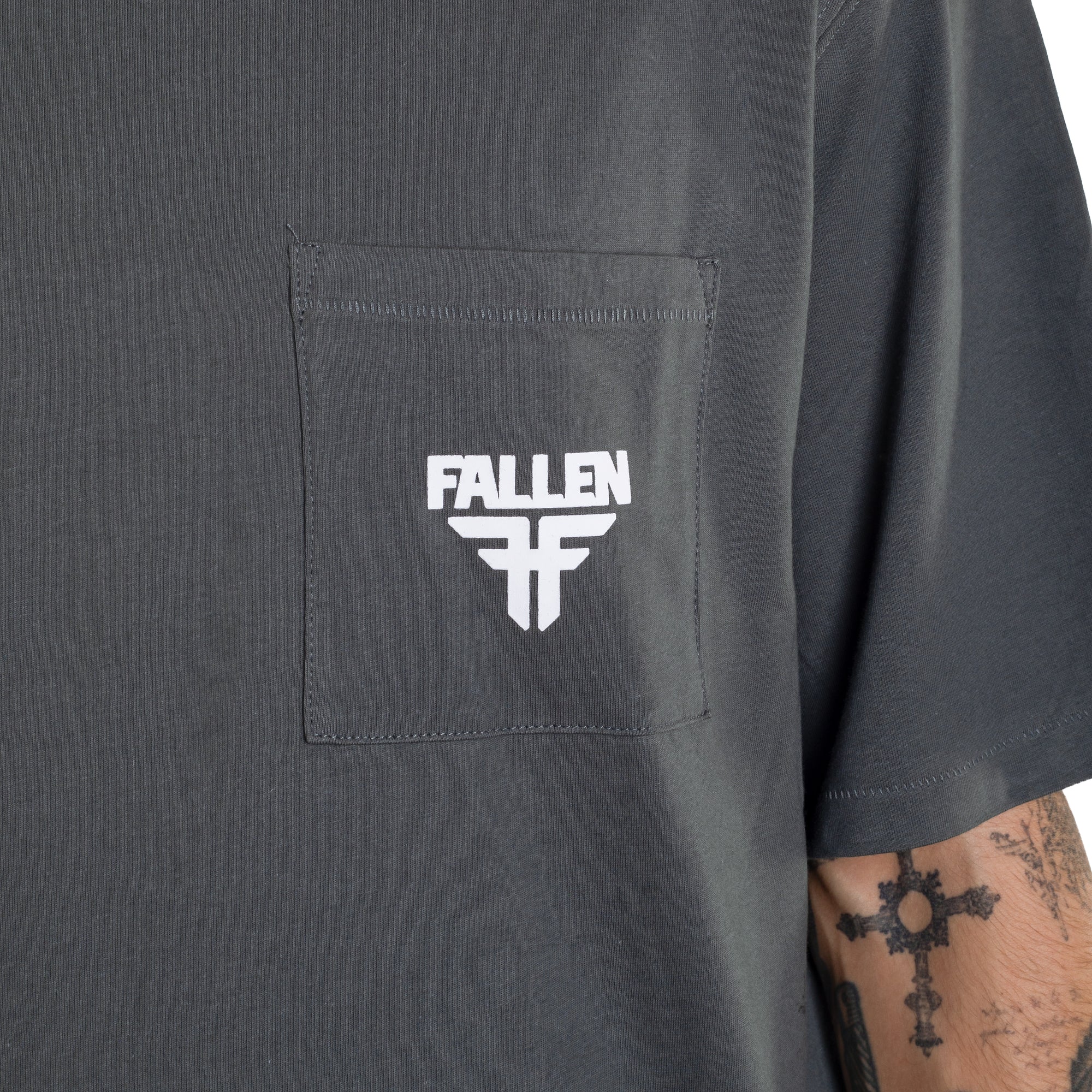 REMERA TRADEMARK POCKET IMPORTADO
