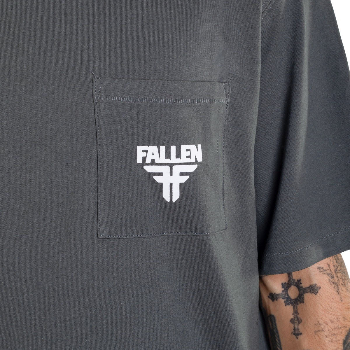 REMERA TRADEMARK POCKET IMPORTADO