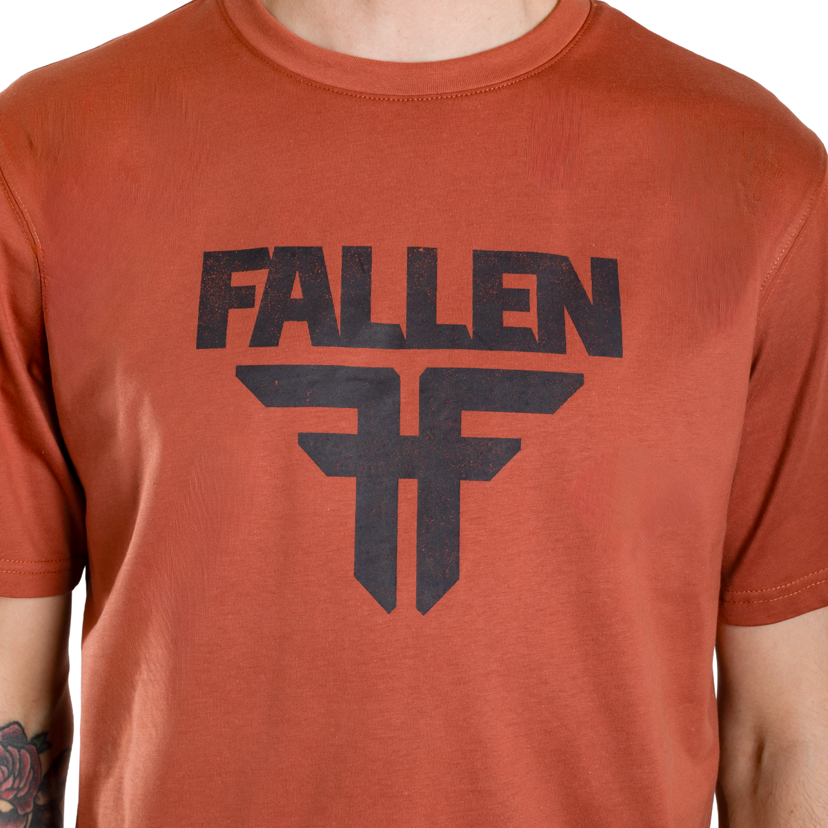 REMERA INSIGNIA